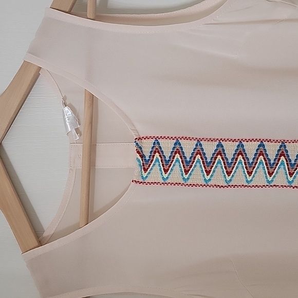Esley, Ivory High Low Sleevless Sheer Blouse Southwestern Pattern, NEW, Size S - Picture 2 of 10